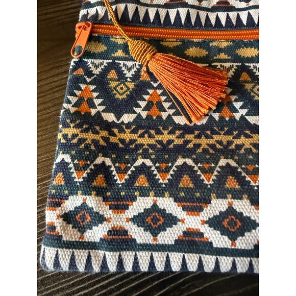 6/$25 Olivia Moss Multicolor Aztec Wanderlust Cross Over Bag - Picture 9 of 9